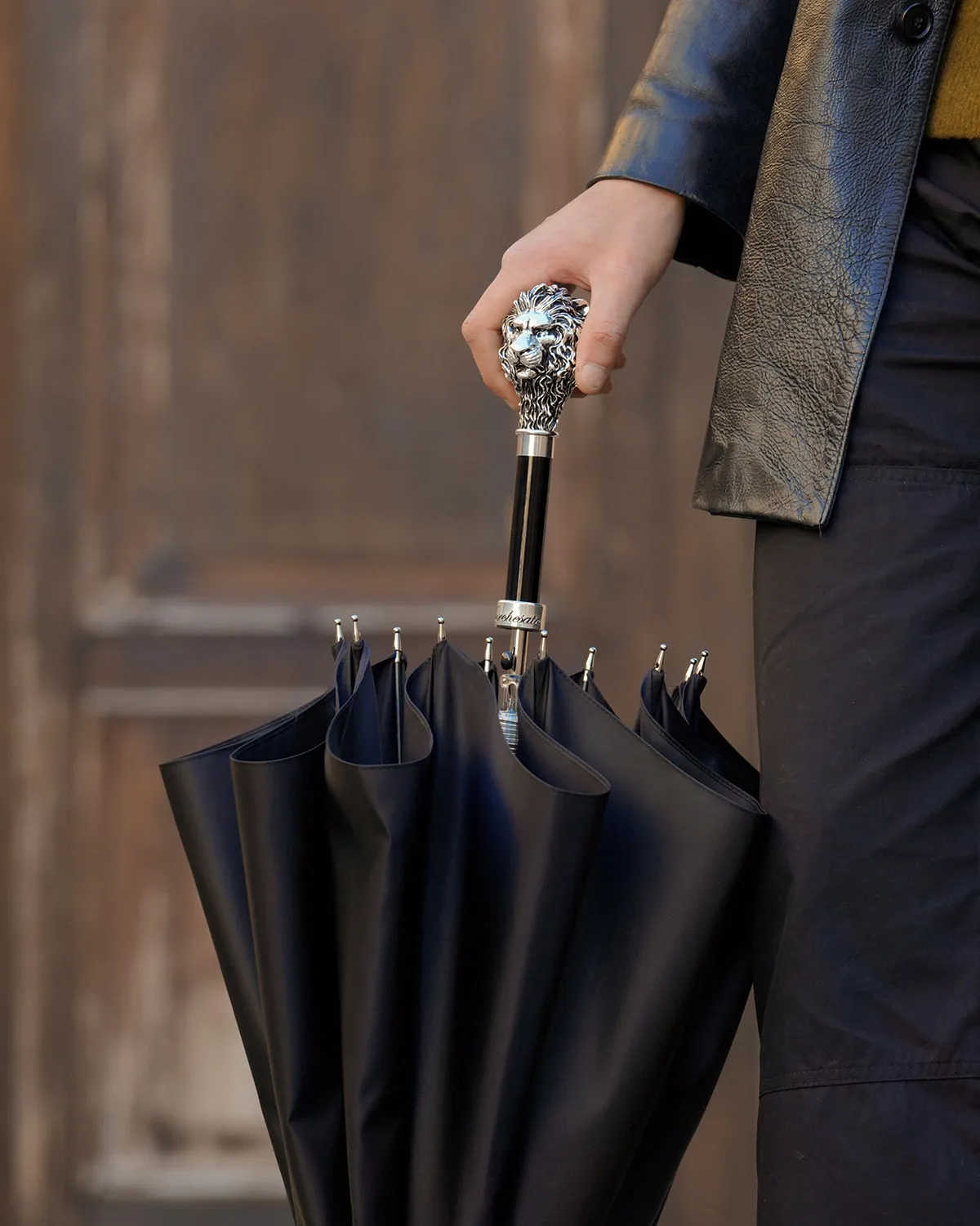 Fantastic Black umbrella for man with Silverplated Lion