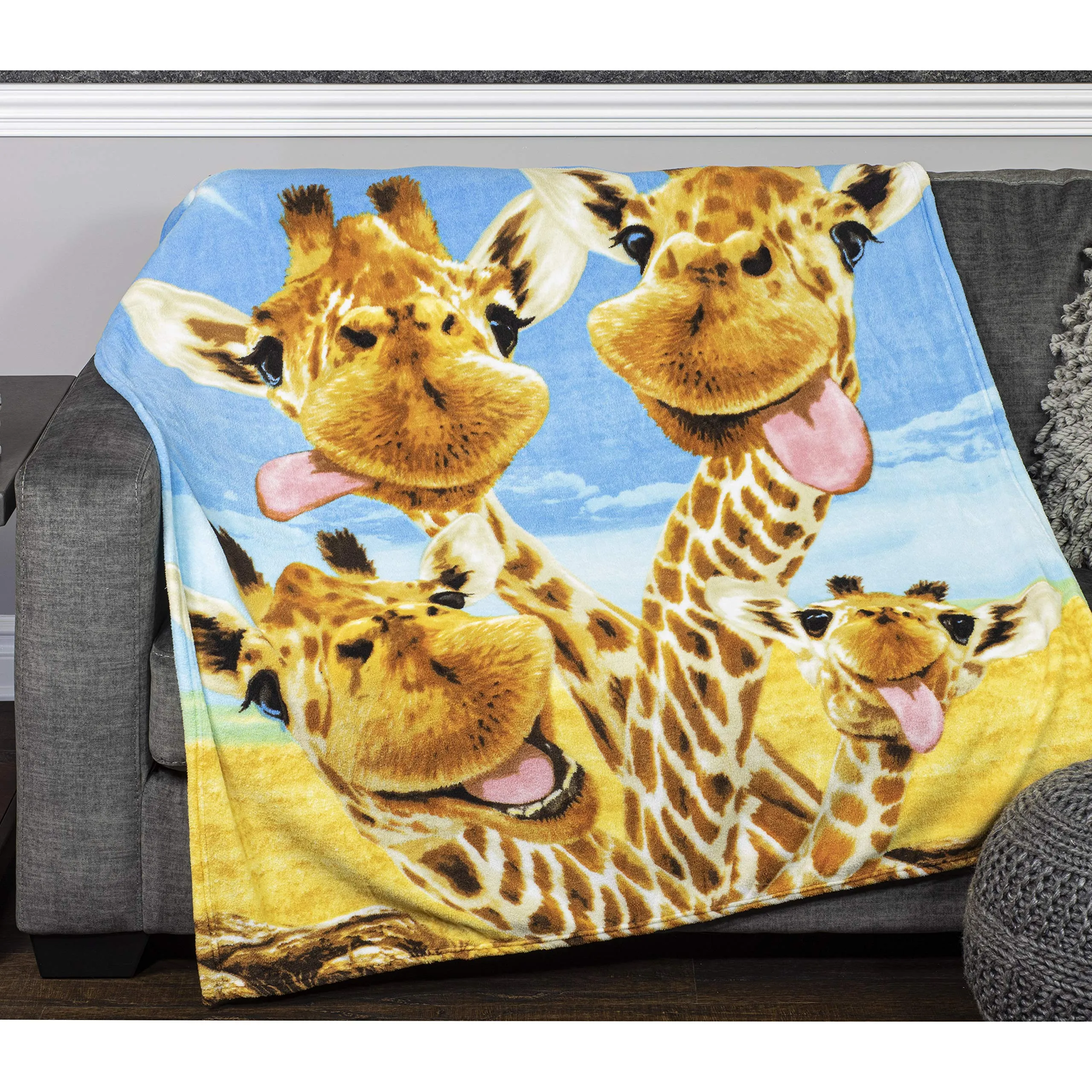 Giraffe Selfie Super Soft Plush Fleece Throw Blanket