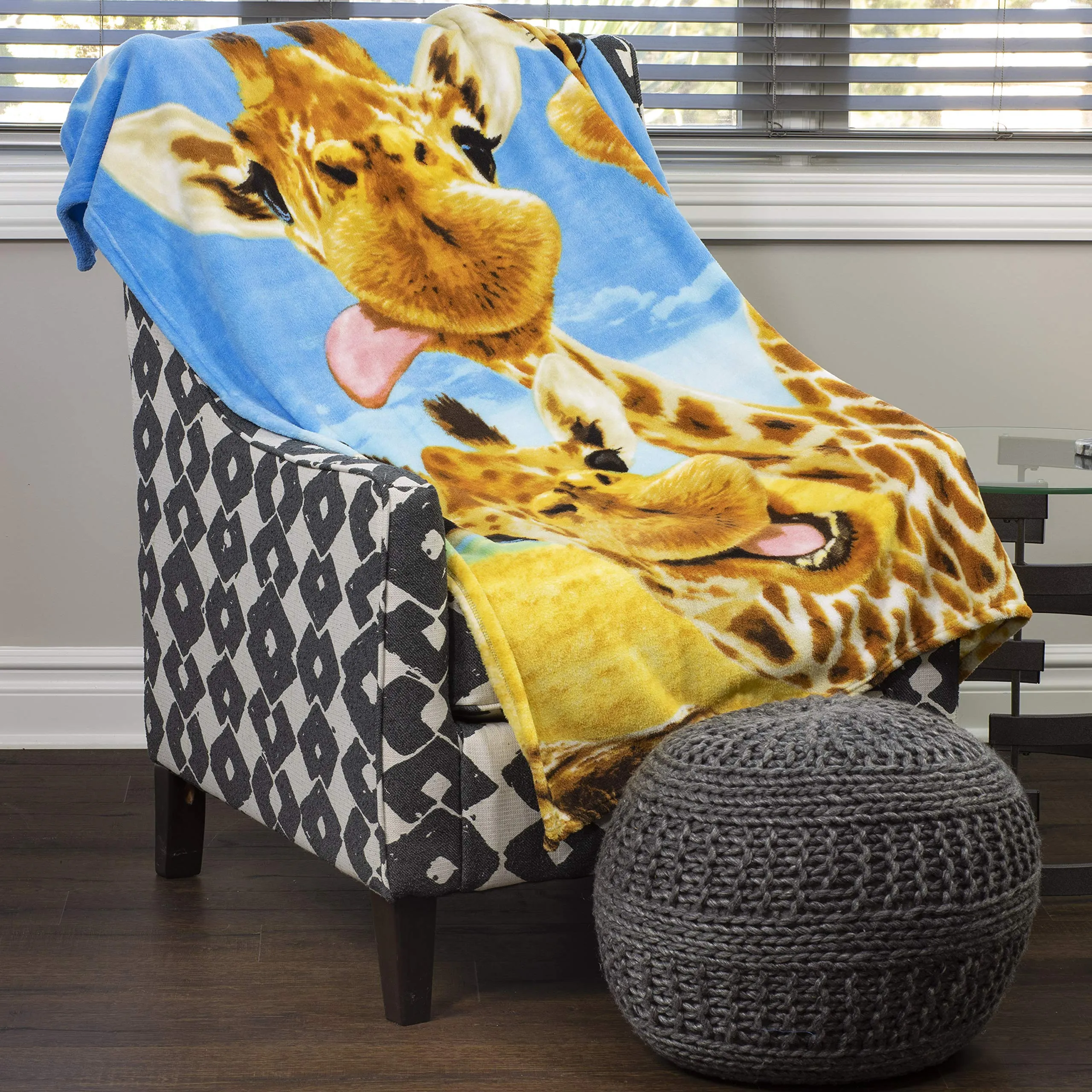 Giraffe Selfie Super Soft Plush Fleece Throw Blanket